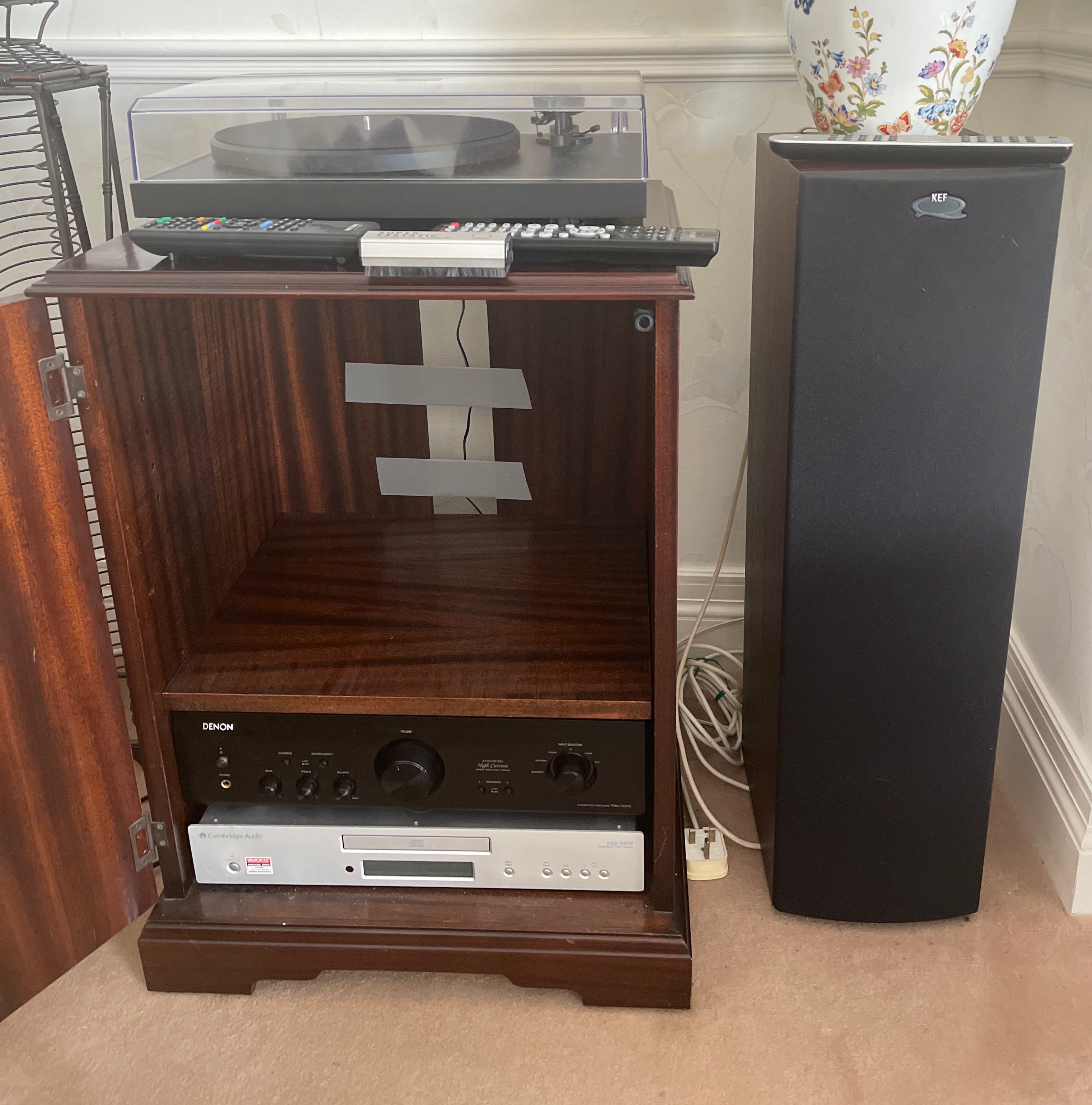 A Denon Hi-Fi amplifier with a Cambridge audio CD player and Pro-Ject deck and pair of KEF - Bild 2 aus 3