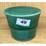 An early 20th C Chinese green glazed porcelain salt box, Dia. 12cm, H. 9cm.