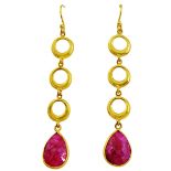 A pair of 925 silver gilt drop earrings set with faceted rubies, L. 7cm.