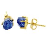 A pair of 925 silver gilt stud earrings set with rough sapphires, L. 0.7cm.