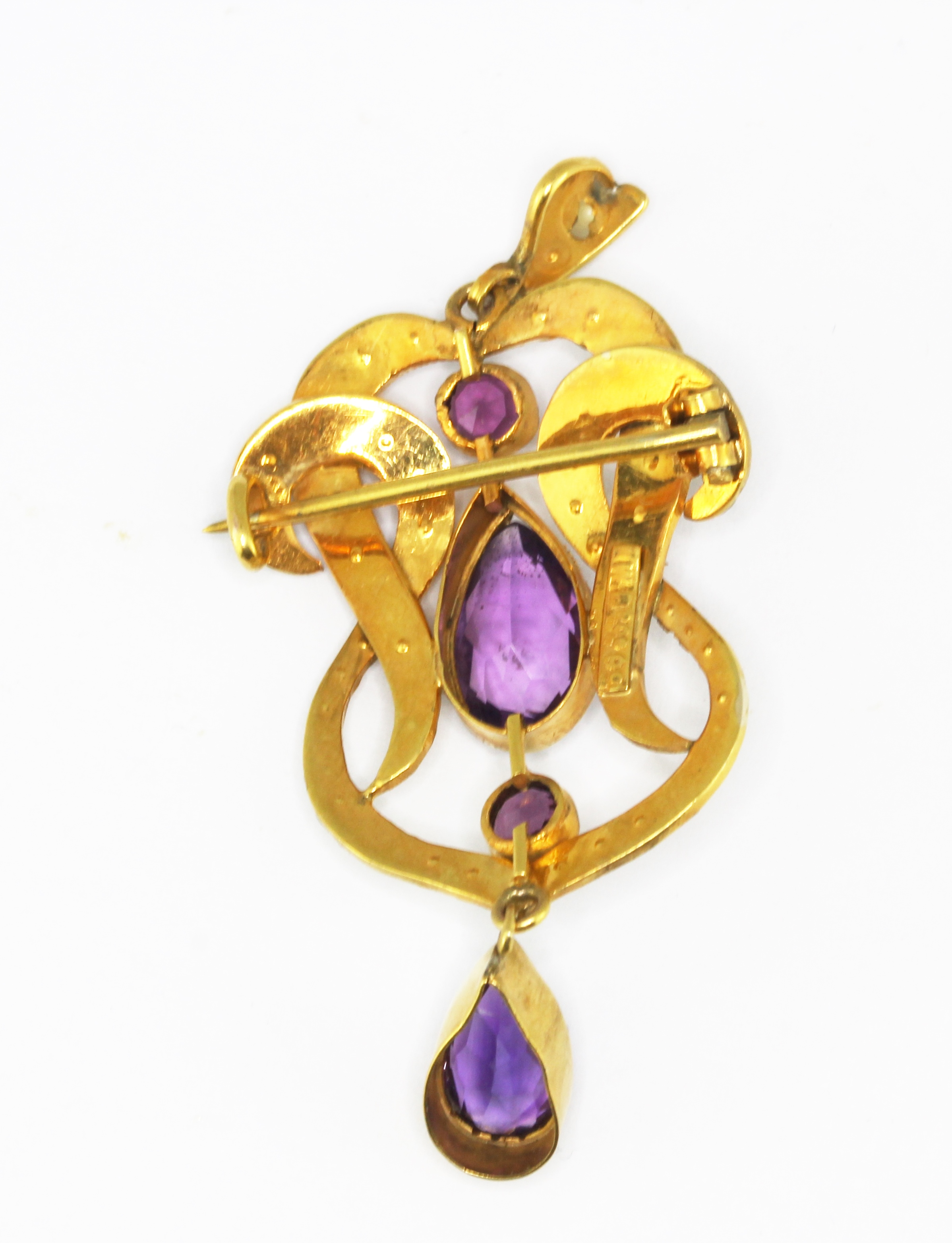 An Edwardian 9ct yellow gold (stamped 9ct) brooch / pendant set with amethysts and split pearls, - Bild 2 aus 2