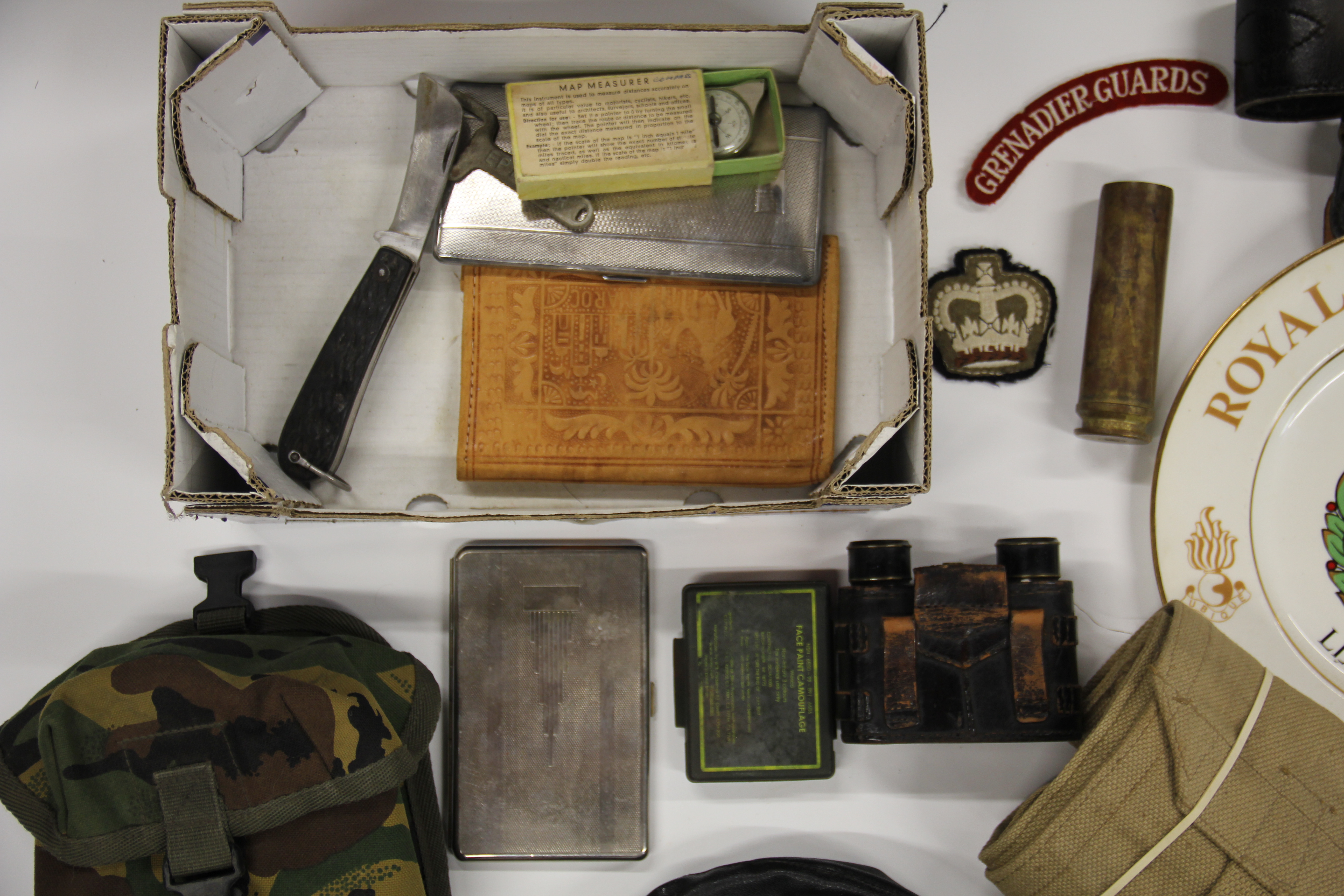 A box of mixed military and other items. - Image 2 of 3