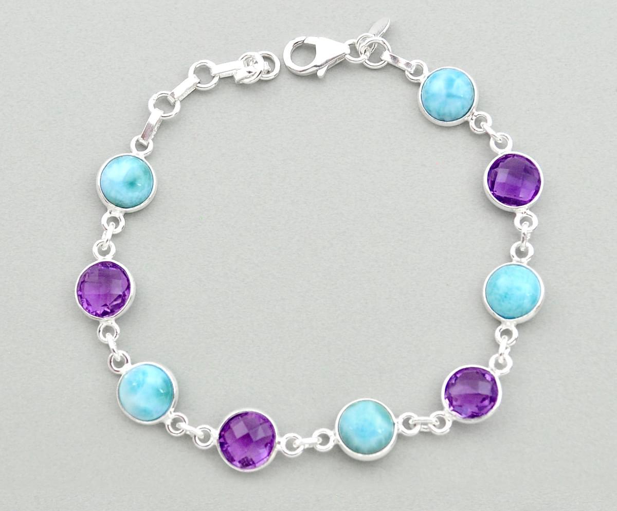 A 925 silver bracelet set with amethyst and cabochon cut larimar, L. 20cm.