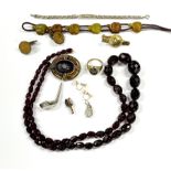 A quantity of mixed antique and jewellery items.