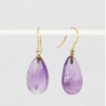 A pair of 9ct yellow gold (stamped 375) drop earrings set with polished amethysts, L. 3.5cm.