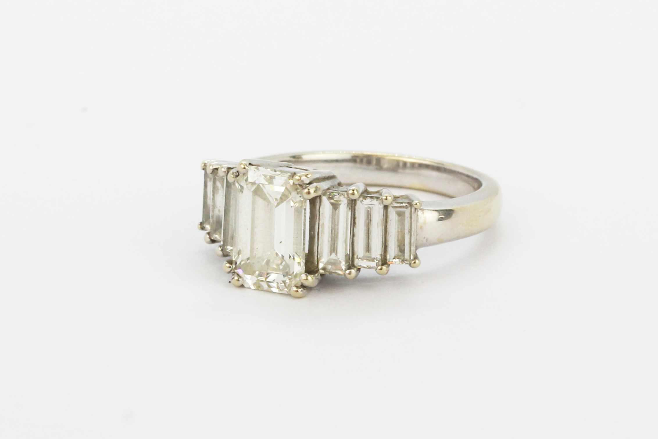 A hallmarked 18ct white gold ring set with a centre emerald cut diamond (approx 2ct) with further - Bild 2 aus 3