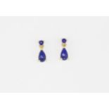 A pair of 9ct yellow gold earrings set with lapis lazuli, L. 1cm.