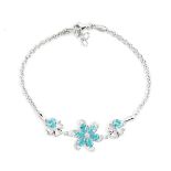 A 925 silver flower shaped bracelet set with pear cut blue topaz, L. 20cm.