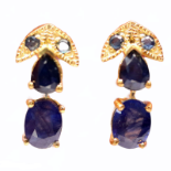A pair of 925 silver gilt drop earrings set with oval cut sapphires, L. 2cm.