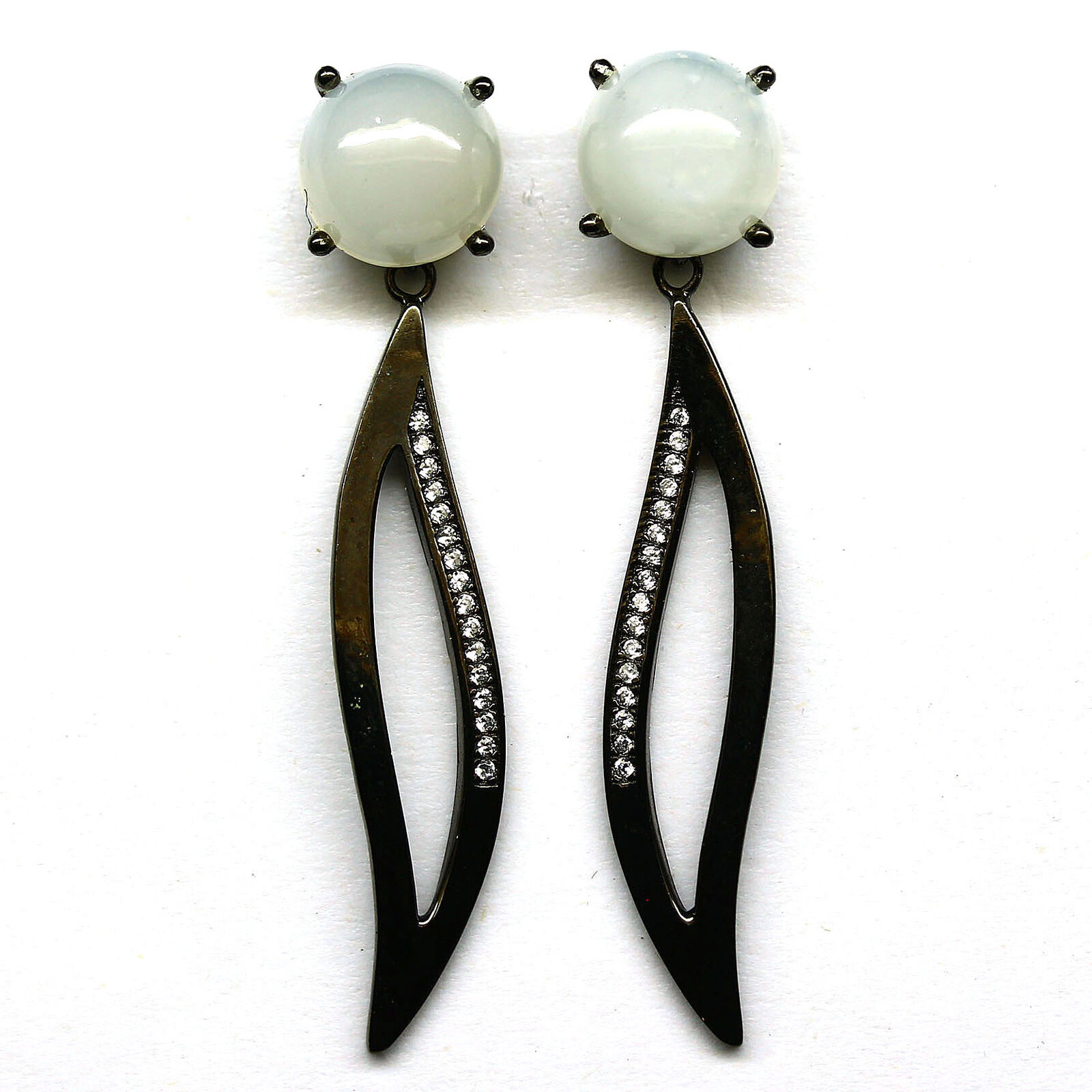 A pair of 925 silver drop earrings set with cabochon cut moonstones and white stones, L. 5cm.