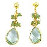 A pair of 925 silver gilt drop earrings set with green amethyst, L. 4.4cm.