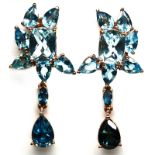 A pair of 925 silver rose gold gilt drop earrings set with London and Swiss blue topaz, L. 4cm.