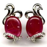 A pair of 925 silver earrings set with cabochon cut rubies and white stones, L. 2.5cm.