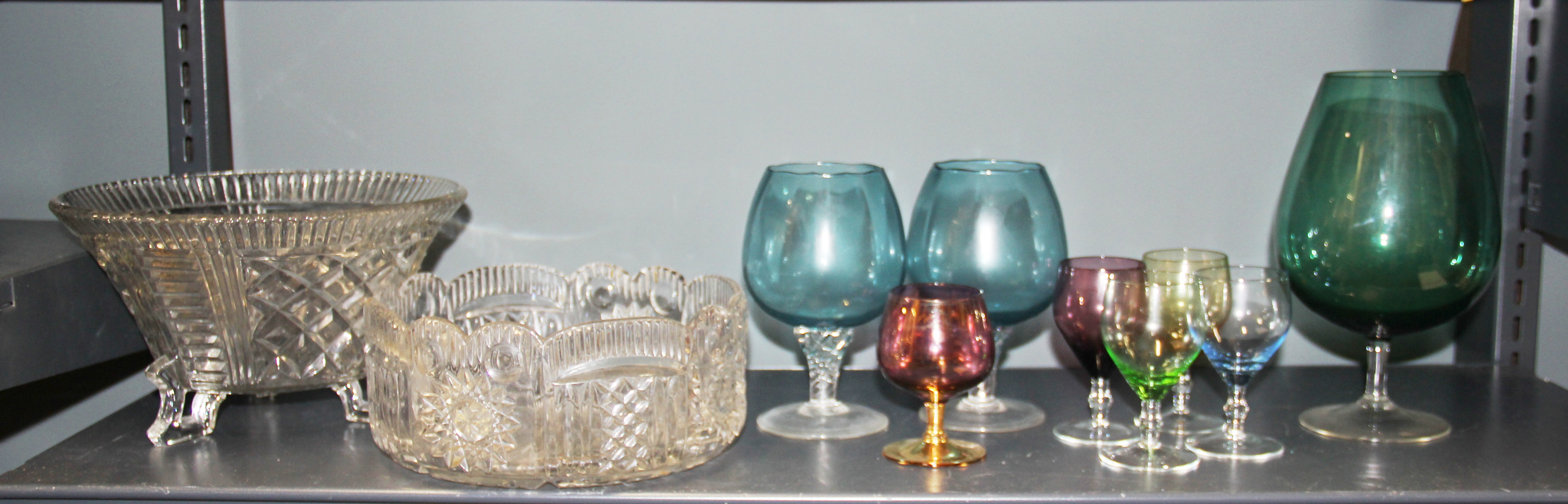 A cut glass decanter, glasses and other items. - Image 3 of 3