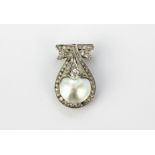 An antique c.1920's white metal (tested 18ct gold) clip/brooch set with a large Mabe pearl,