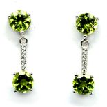 A pair of 925 silver drop earrings set with round peridots and white stones, L. 2.5cm.
