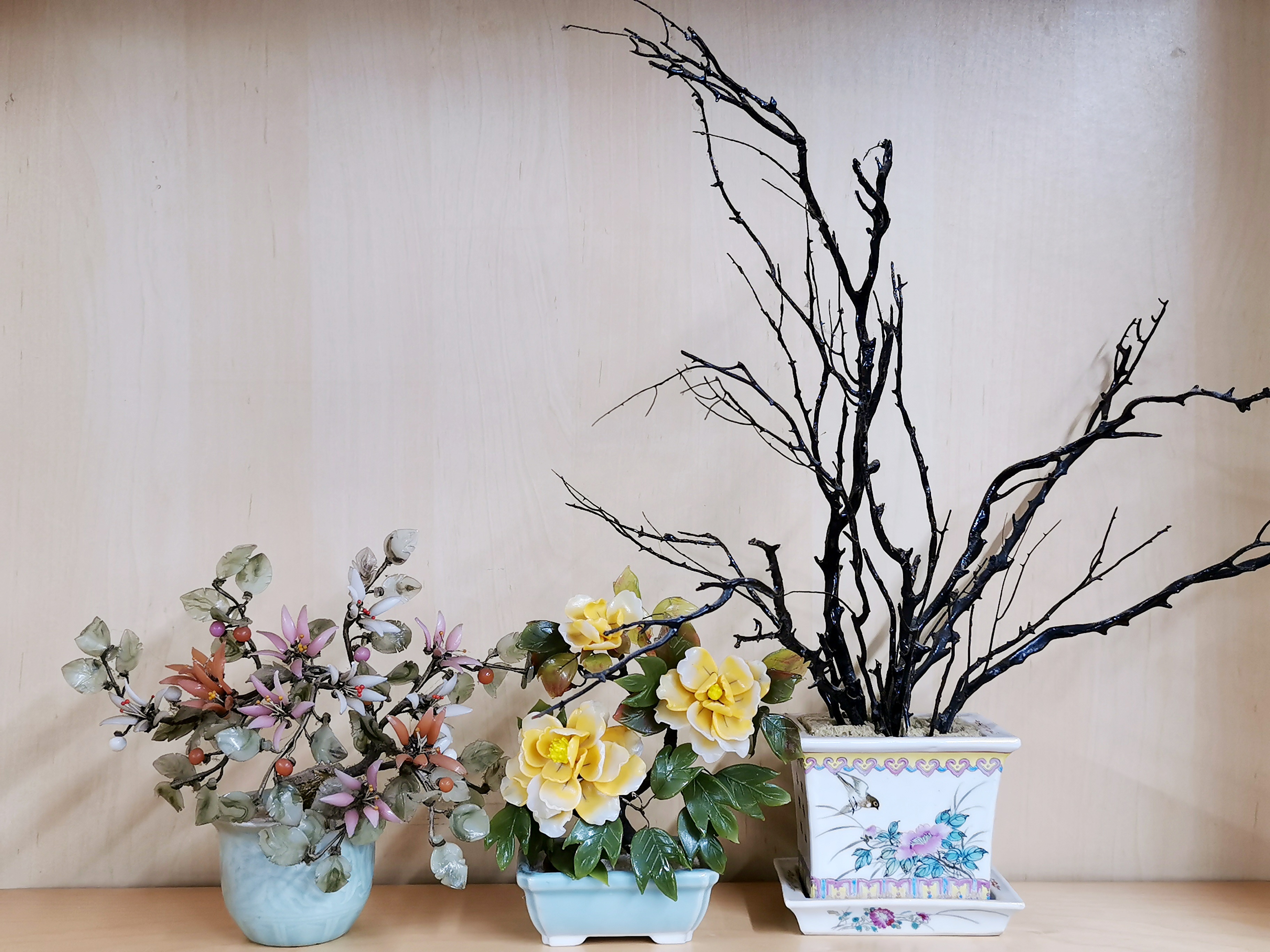 A group of four Chinese glass bonsai trees in porcelain bowls together with a further porcelain bowl - Image 3 of 4