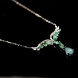 A 925 silver necklace set with emeralds and a cabochon pear cut grandidierite, L. 42cm.