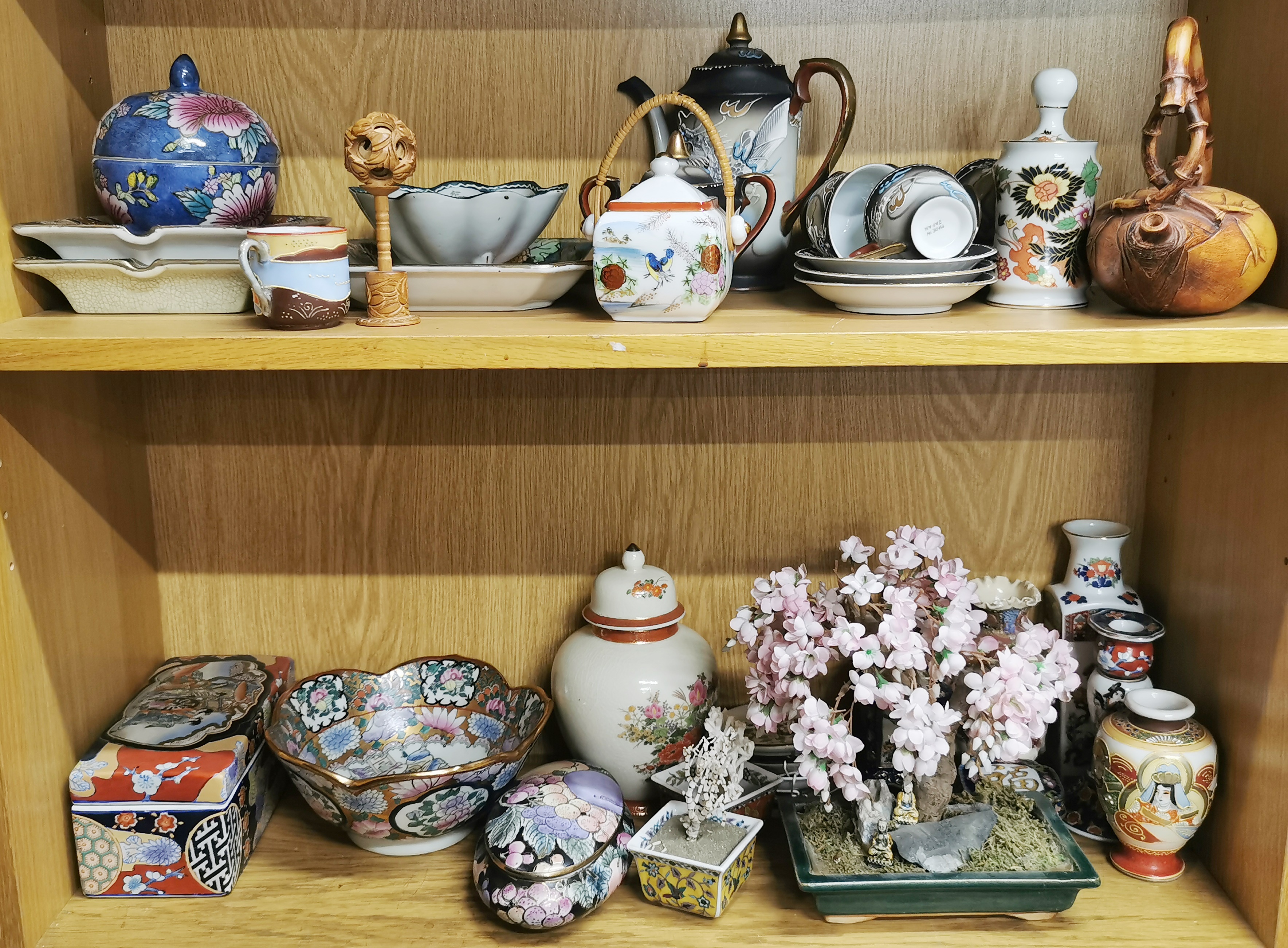 A large group of Oriental ceramic items. - Image 3 of 4