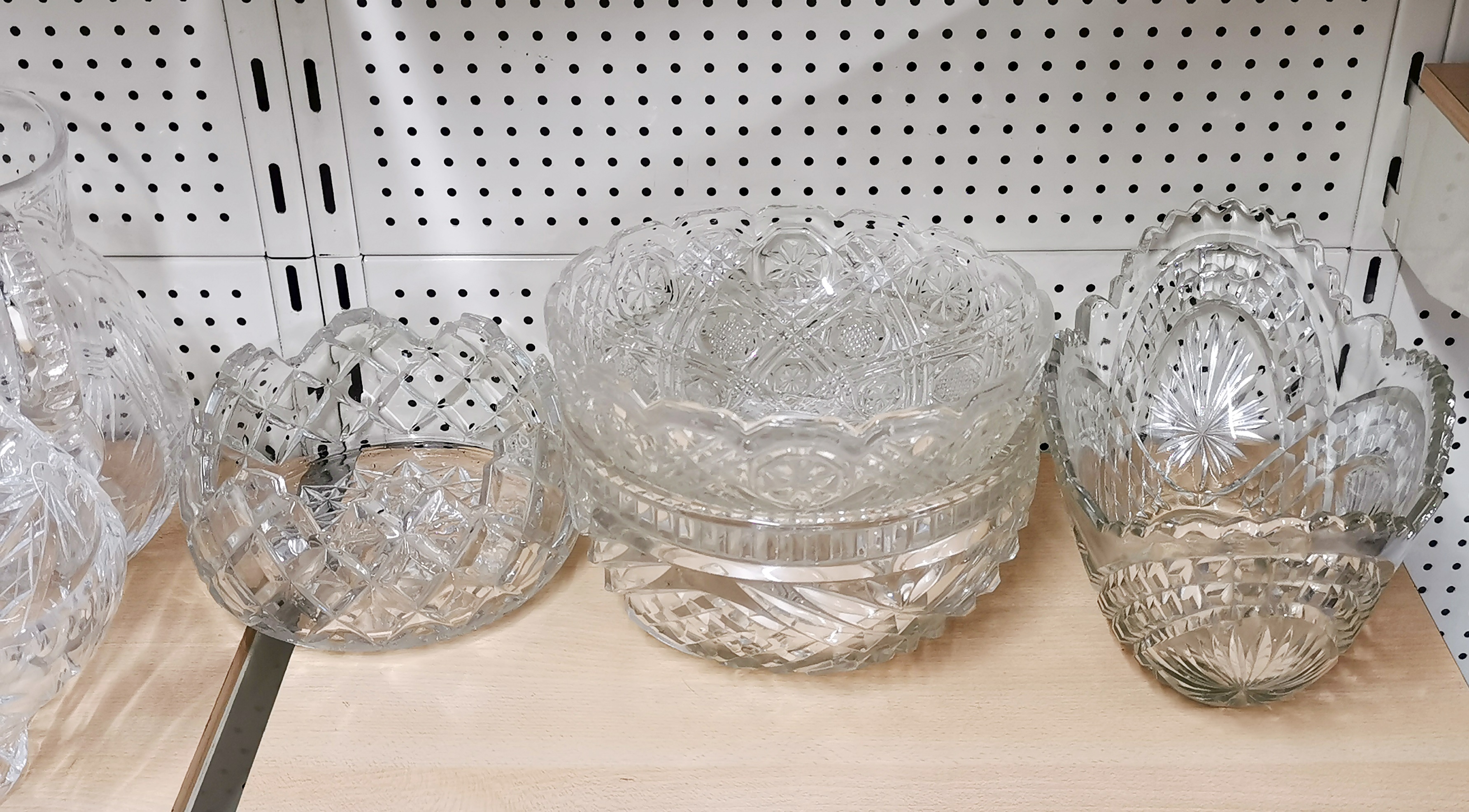 A group of good glass items - Image 2 of 3