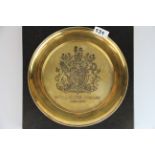 A heavy boxed silver gilt commemorative plate for the 1977 Royal silver jubilee, Dia. 25.5cm.