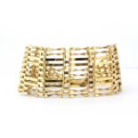 A 9ct yellow gold gate bracelet.