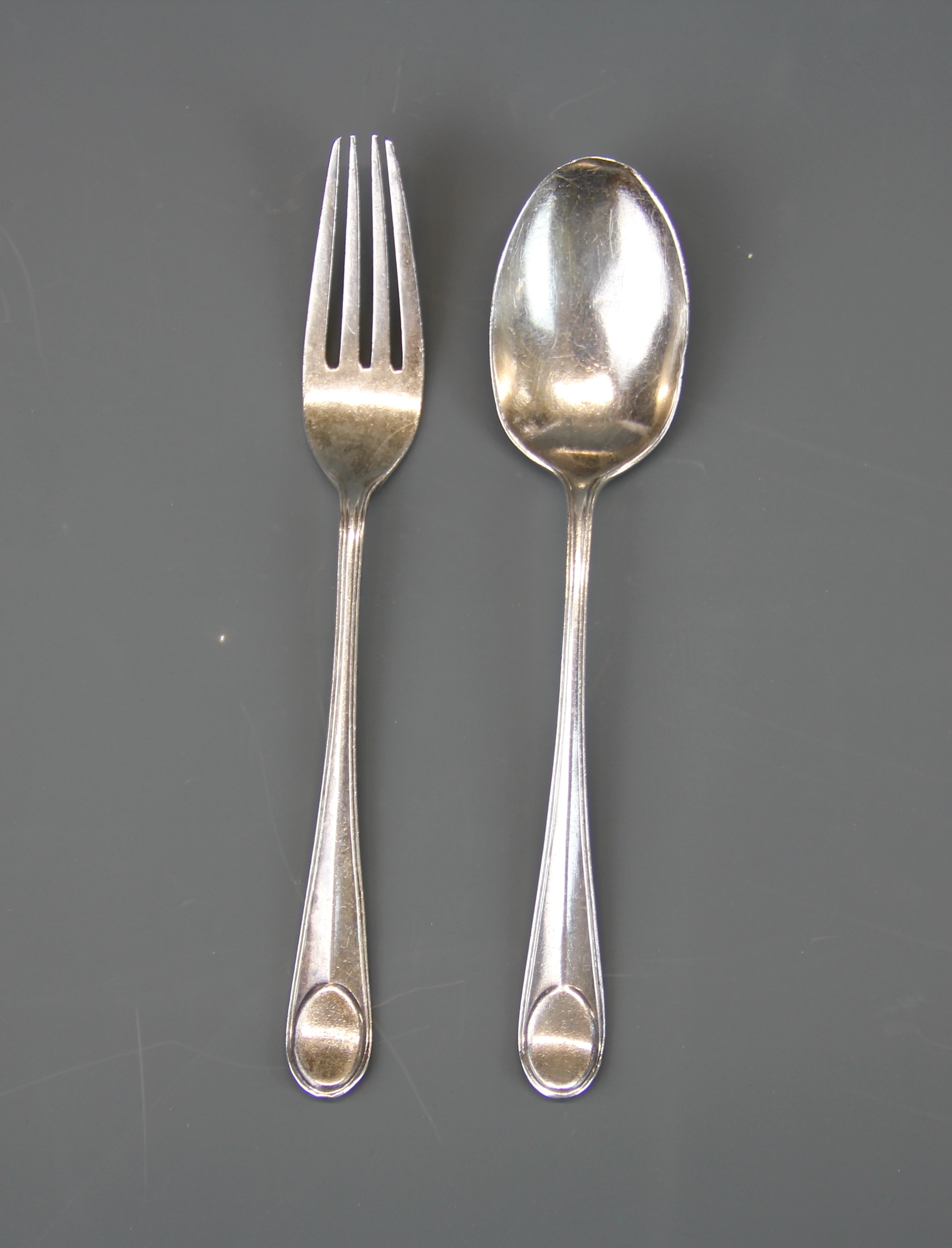 A cased hallmarked silver christening set together with a hallmarked silver handled paper knife. - Bild 3 aus 5