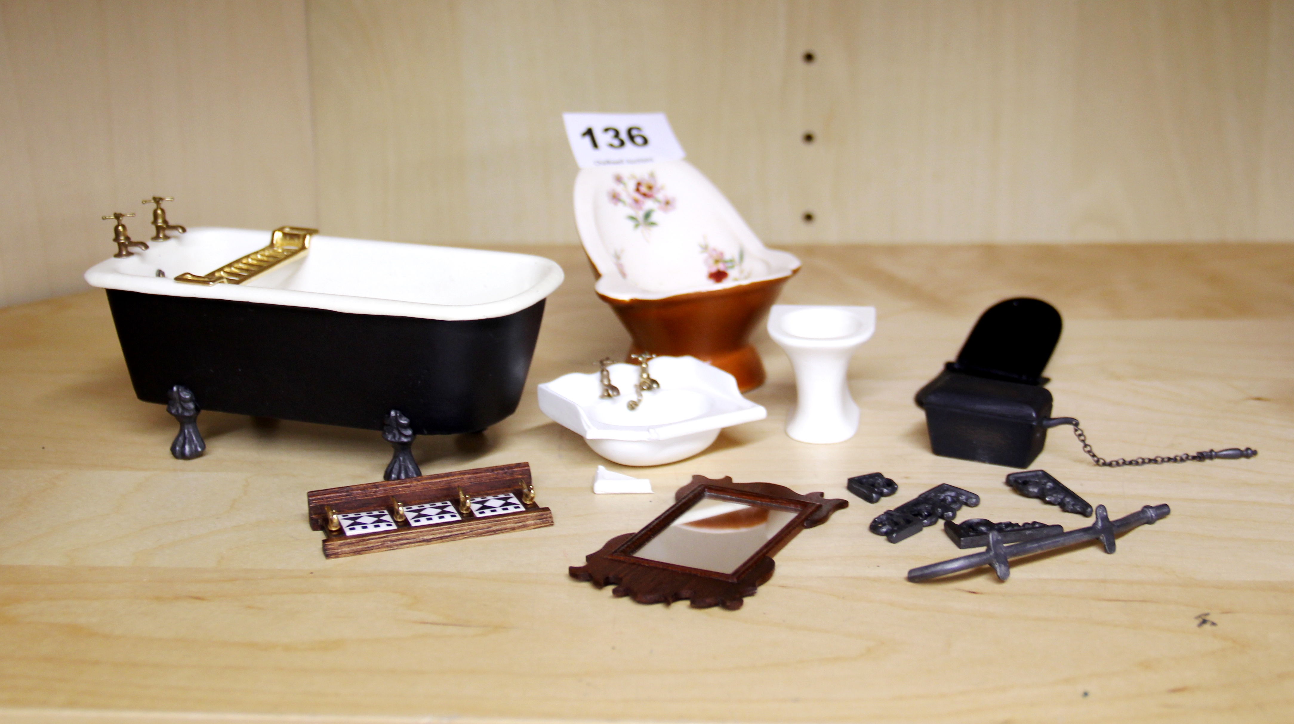 A dolls house bathroom suite, including bathtub, toilet, etc. - Image 2 of 3