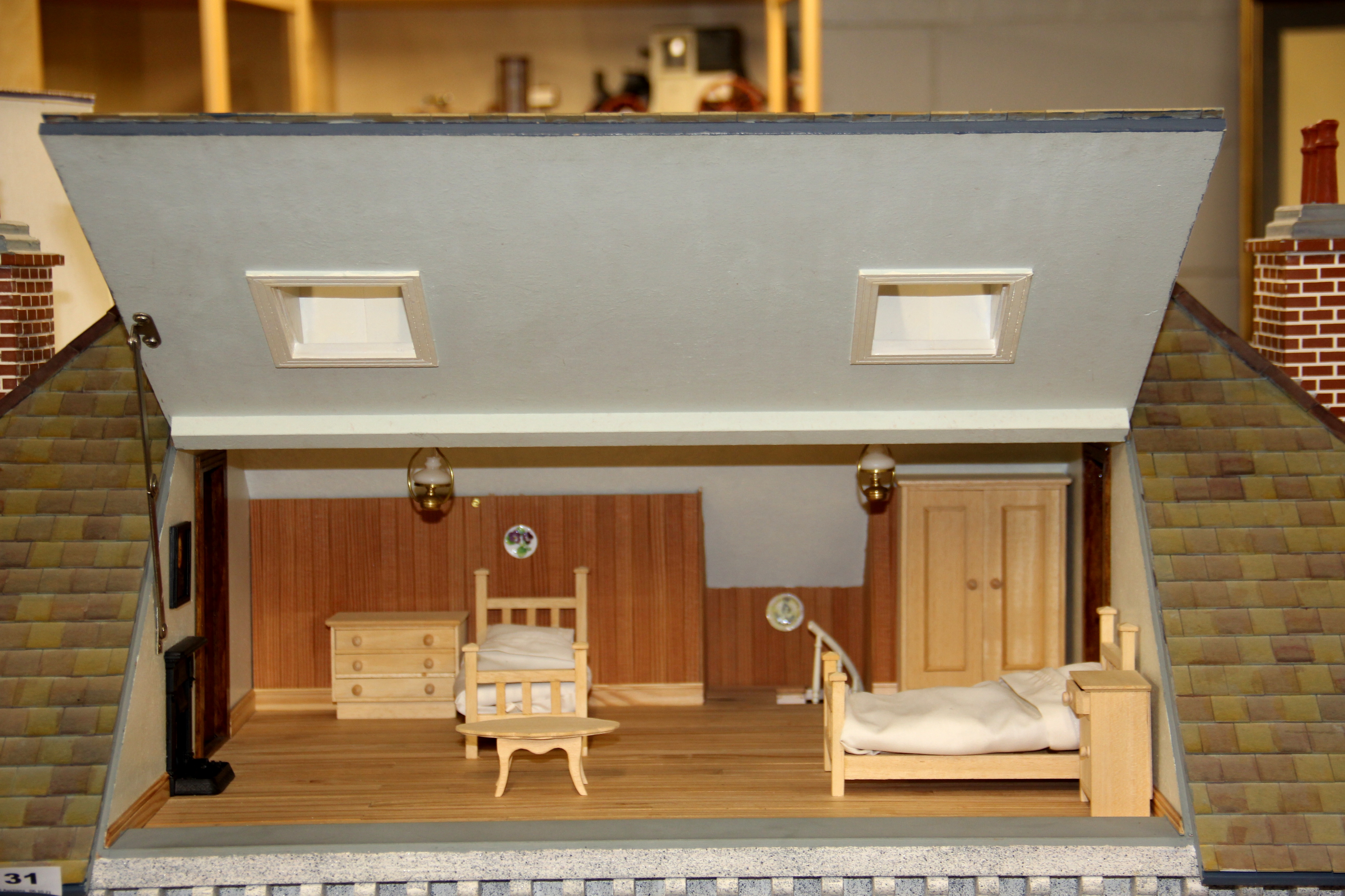A high quality dolls house with interchangeable entrance and contents. 115 x 85 x 79cm (with large - Image 10 of 12
