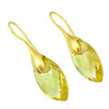 A pair of 925 silver gilt drop earrings set with citrines, L. 4cm.