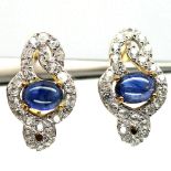 A pair of 925 silver gilt earrings set with cabochon cut sapphires and white stones, L. 2cm.