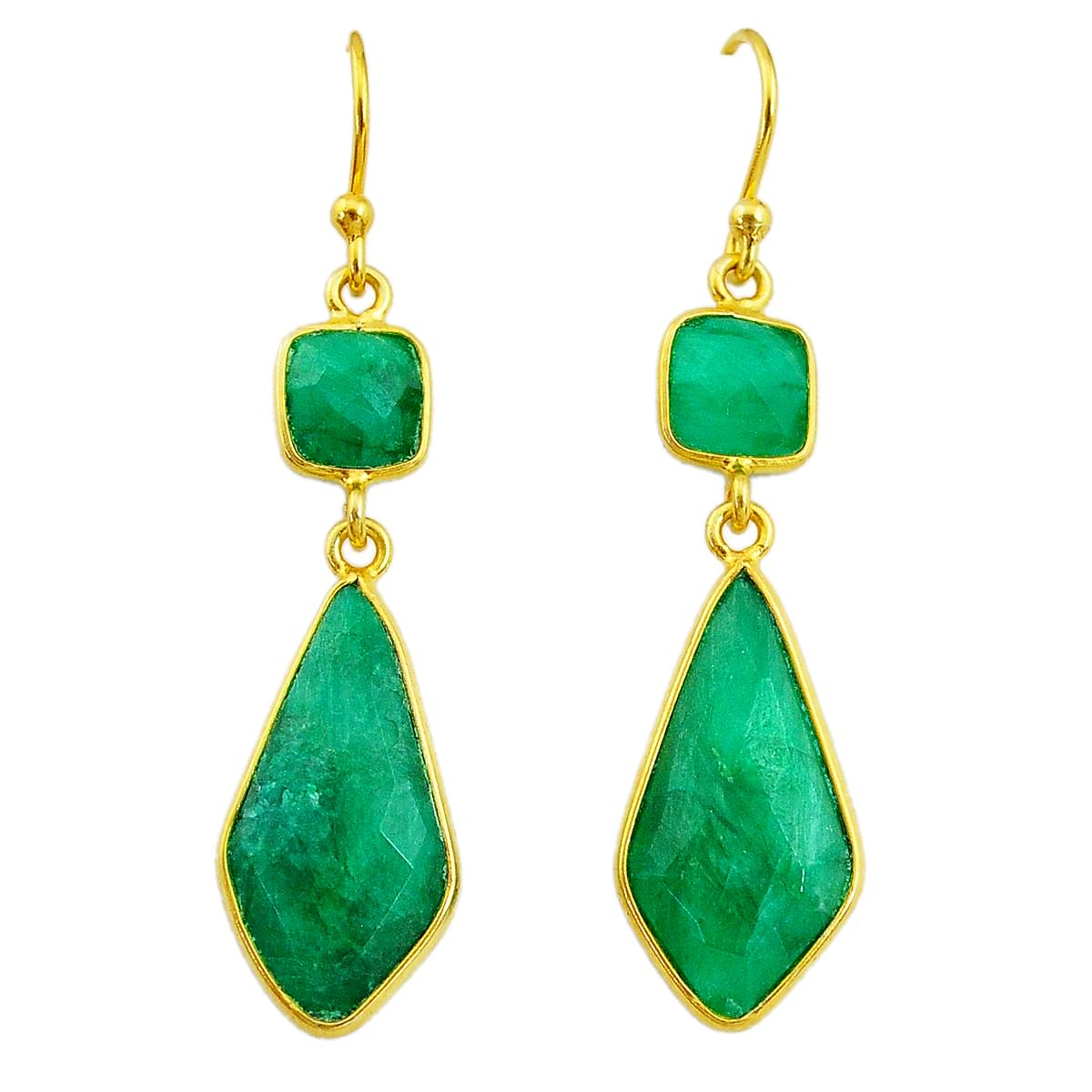 A pair of 925 silver gilt drop earrings set with faceted emeralds, L. 4.5cm.