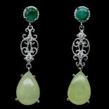 A pair of 925 silver drop earrings set with oval cut emerald and pear cut prehnites, L. 4.5cm.