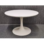 A vintage Arcona 'tulip' table, Dia. 60cm.