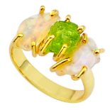 A 925 silver gilt ring set with rough opals and peridot, (Q).