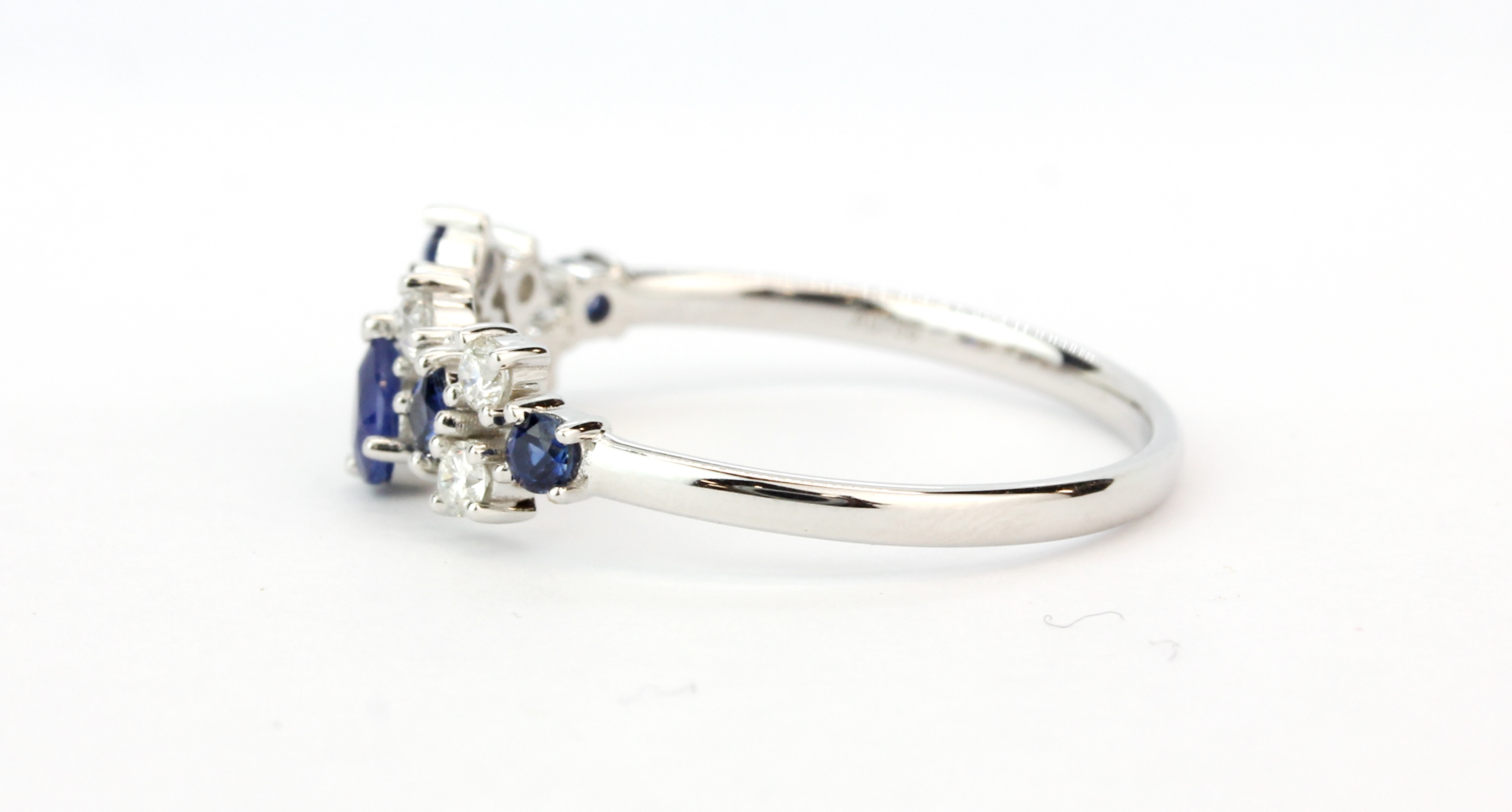 An 18ct white gold ring set with mixed cut sapphires and diamonds, (P.5). - Image 2 of 2