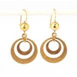 A pair of 18ct yellow gold drop earrings, L. 4cm.