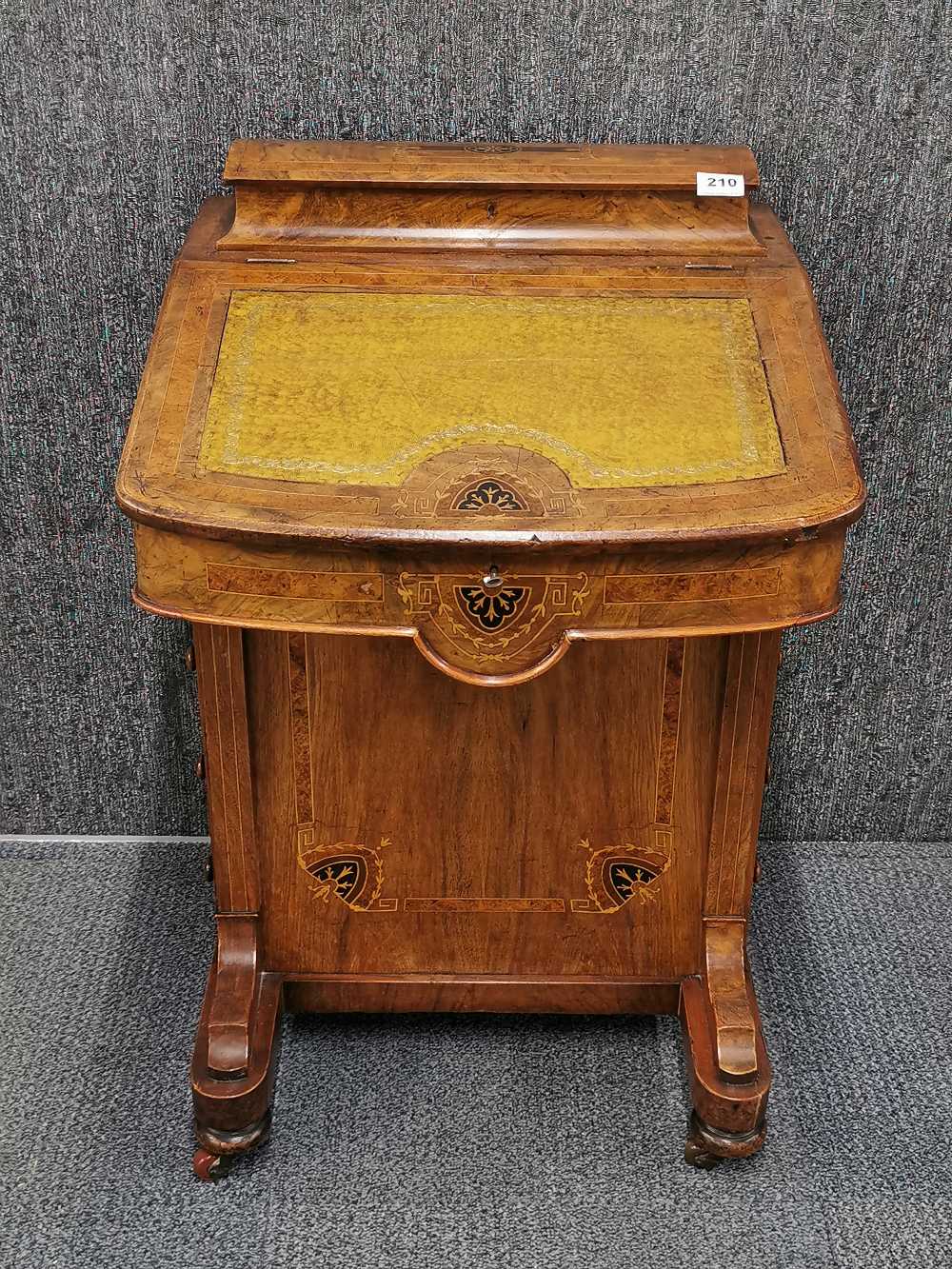 A lovely 19th century inlaid walnut veneered davenport desk, H. 85cm, W. 53cm.