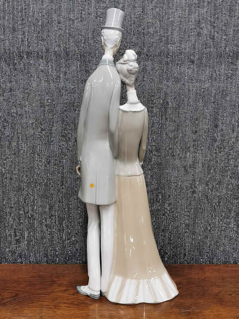 A Lladro porcelain figure of 1033 'Old Folks', H. 50cm. - Image 2 of 4