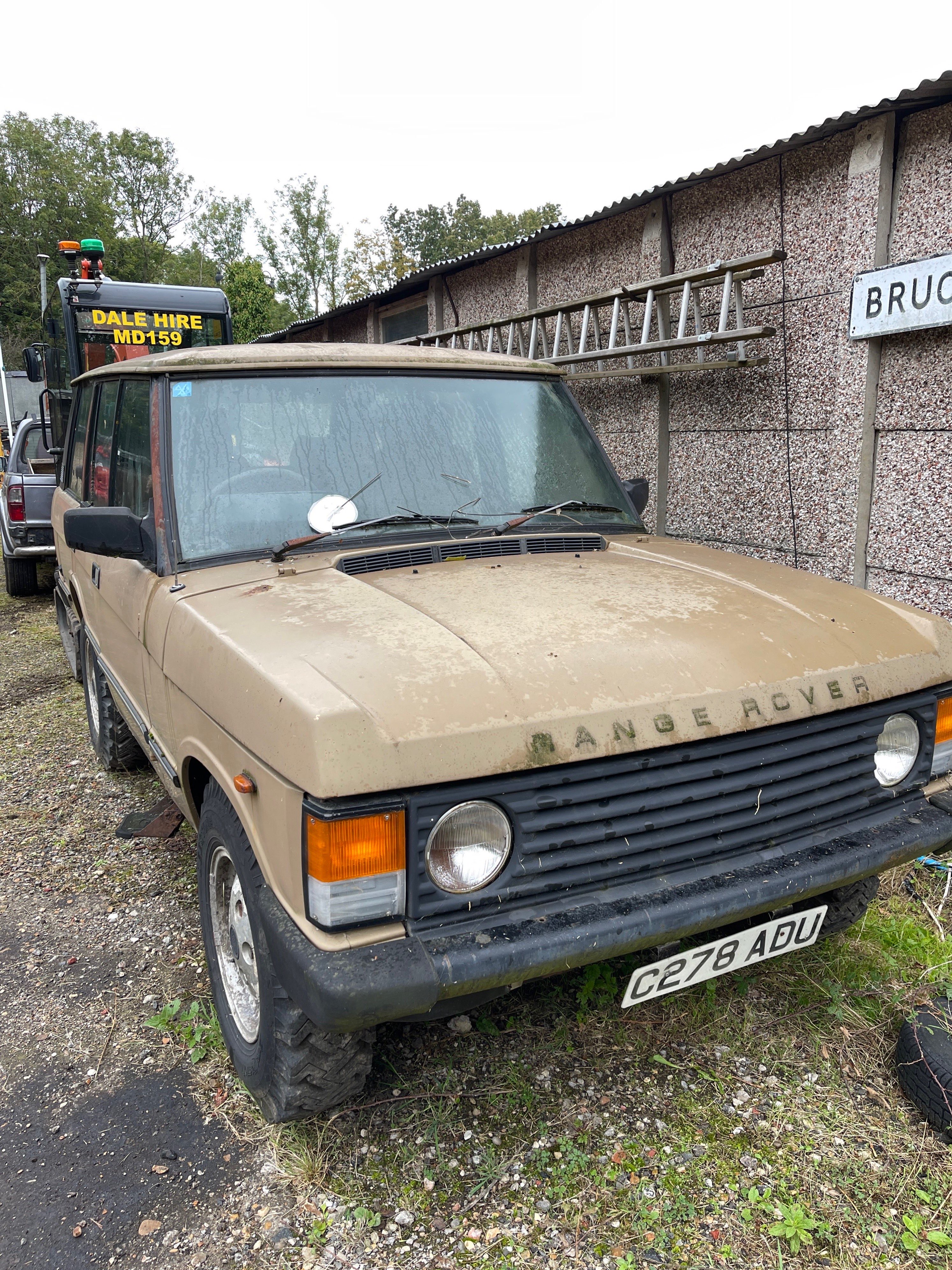 A vintage 2.5 diesel Range Rover with 129,200 miles on the clock.