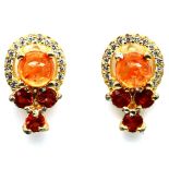 A pair of 925 silver gilt earrings set with fire opals and garnets, L. 1.3cm.