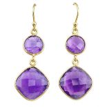 A pair of 925 silver gilt drop earrings set with faceted cut amethysts, L. 4.5cm.