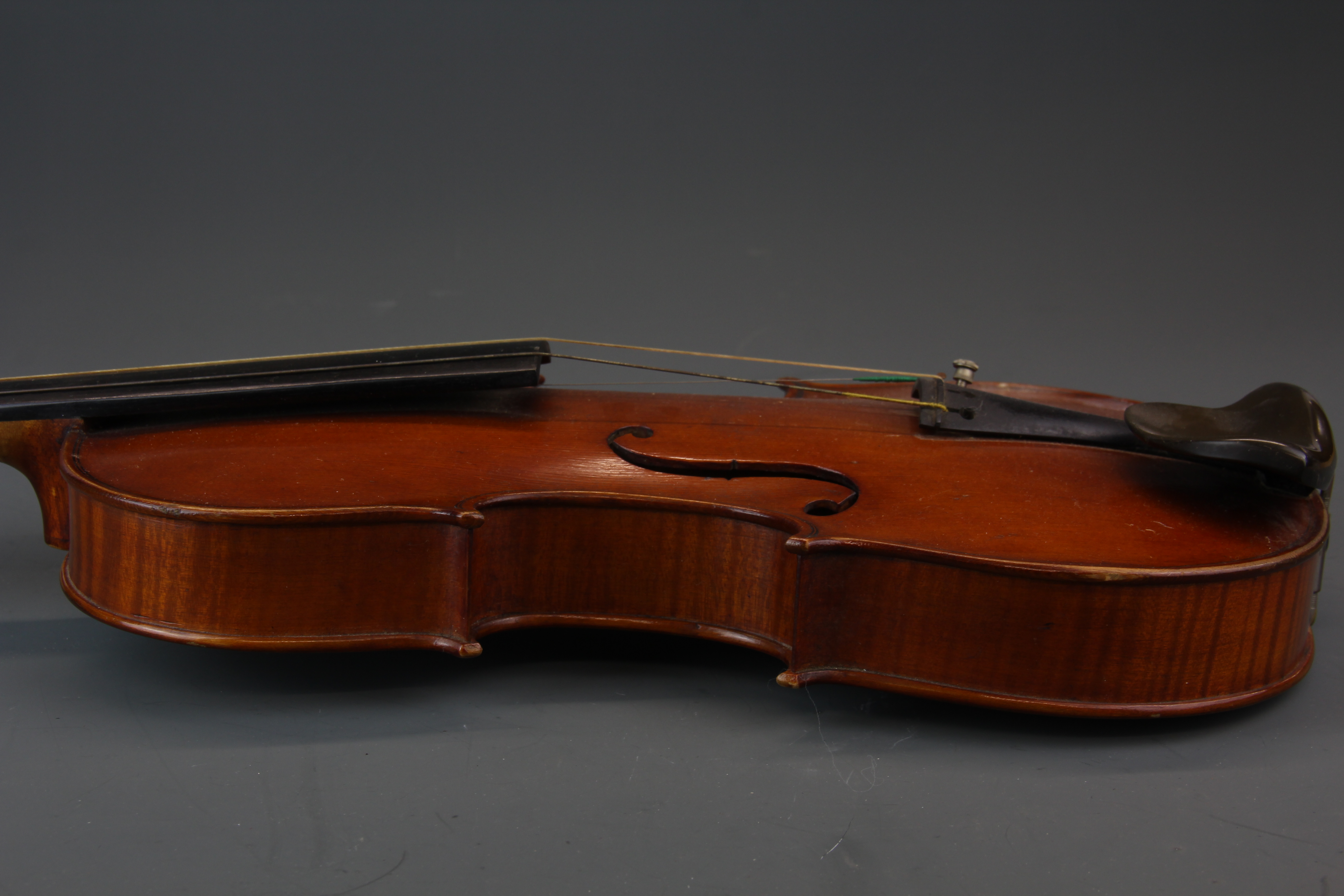 An antique cased violin with three bows, with a hand written label reading Emanuel Whitmarsh, London - Image 6 of 9