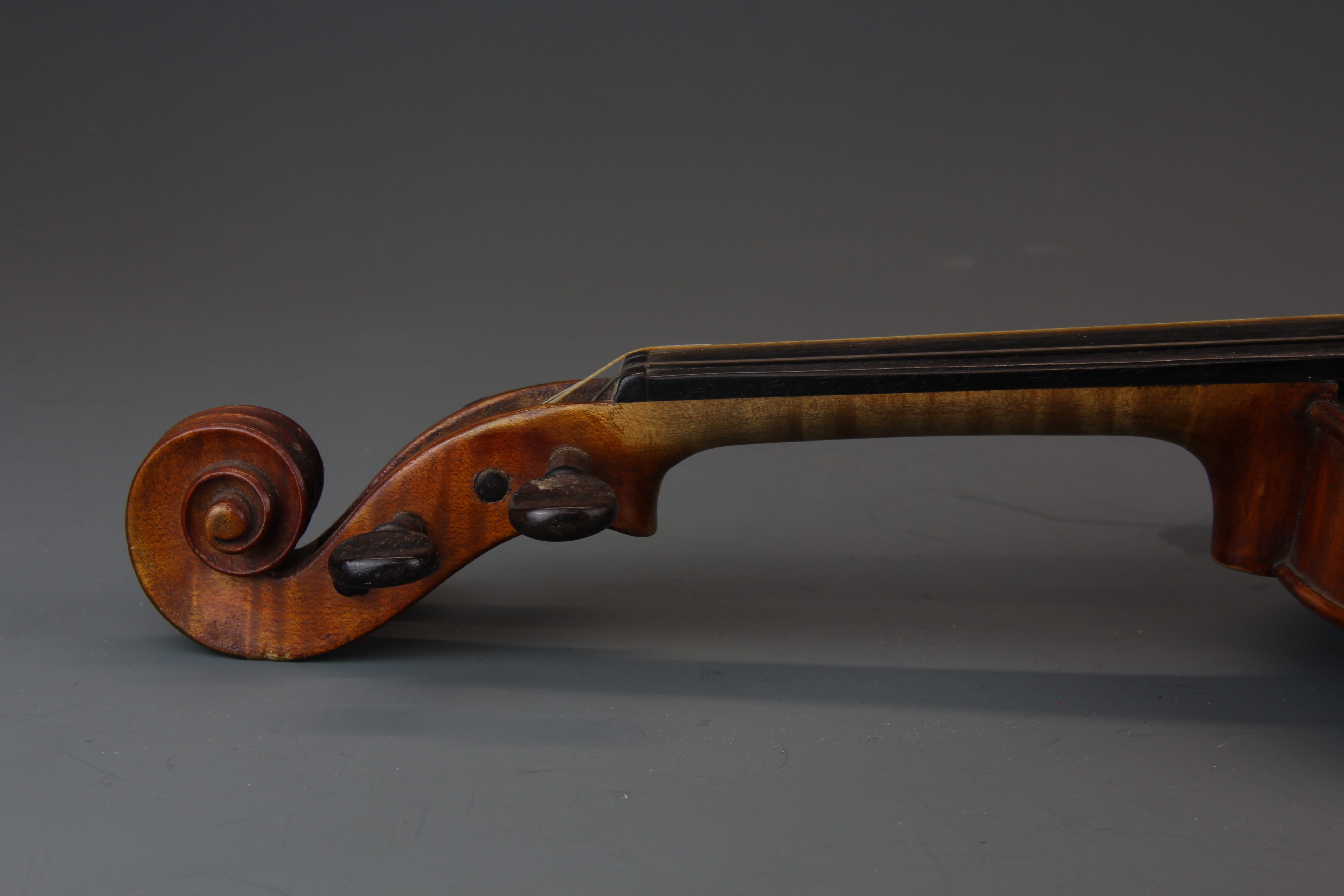 An antique cased violin with three bows, with a hand written label reading Emanuel Whitmarsh, London - Image 5 of 9