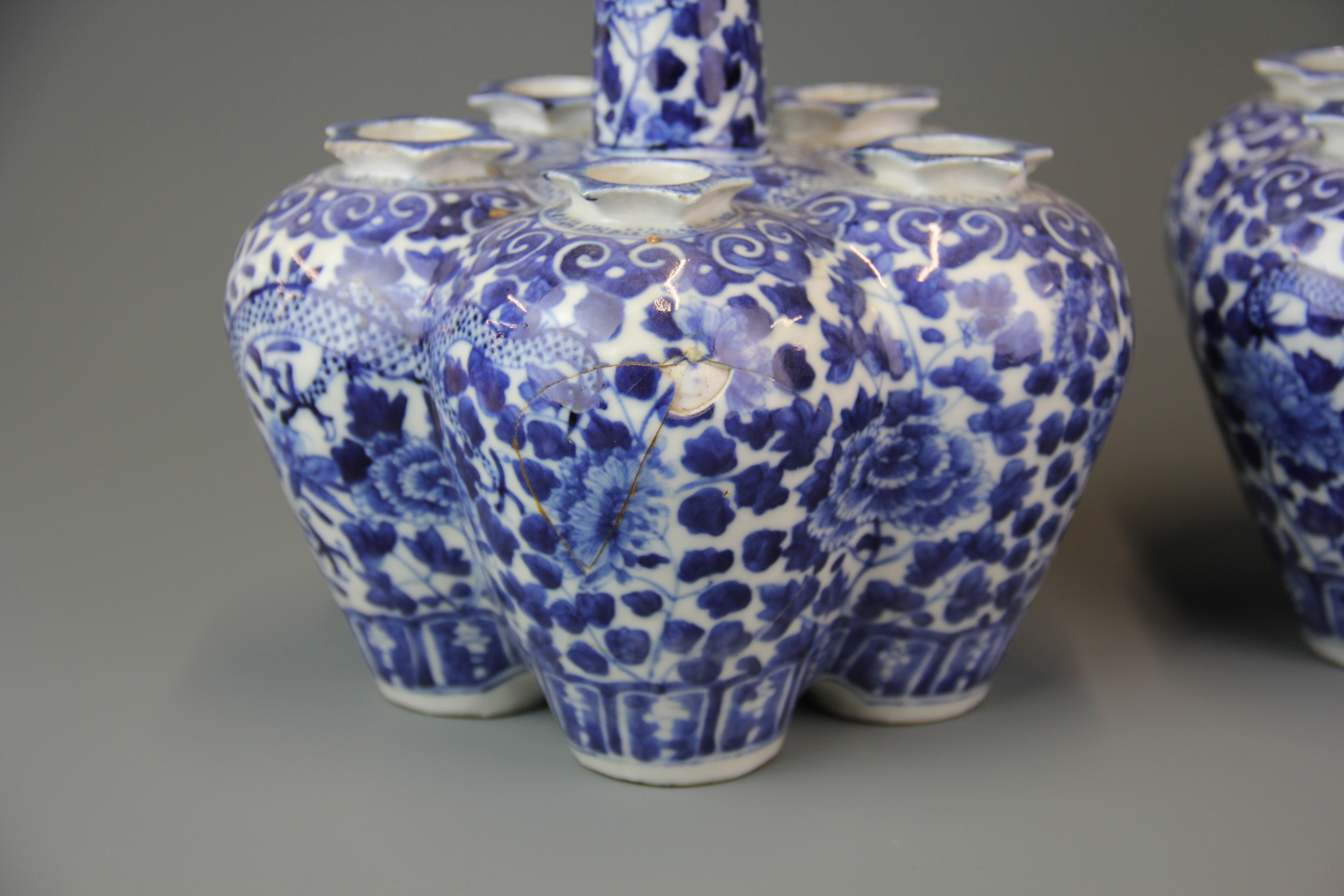 A fine pair of 18th century Chinese hand painted porcelain crocus vases, H. 25cm. A/F - Image 2 of 3