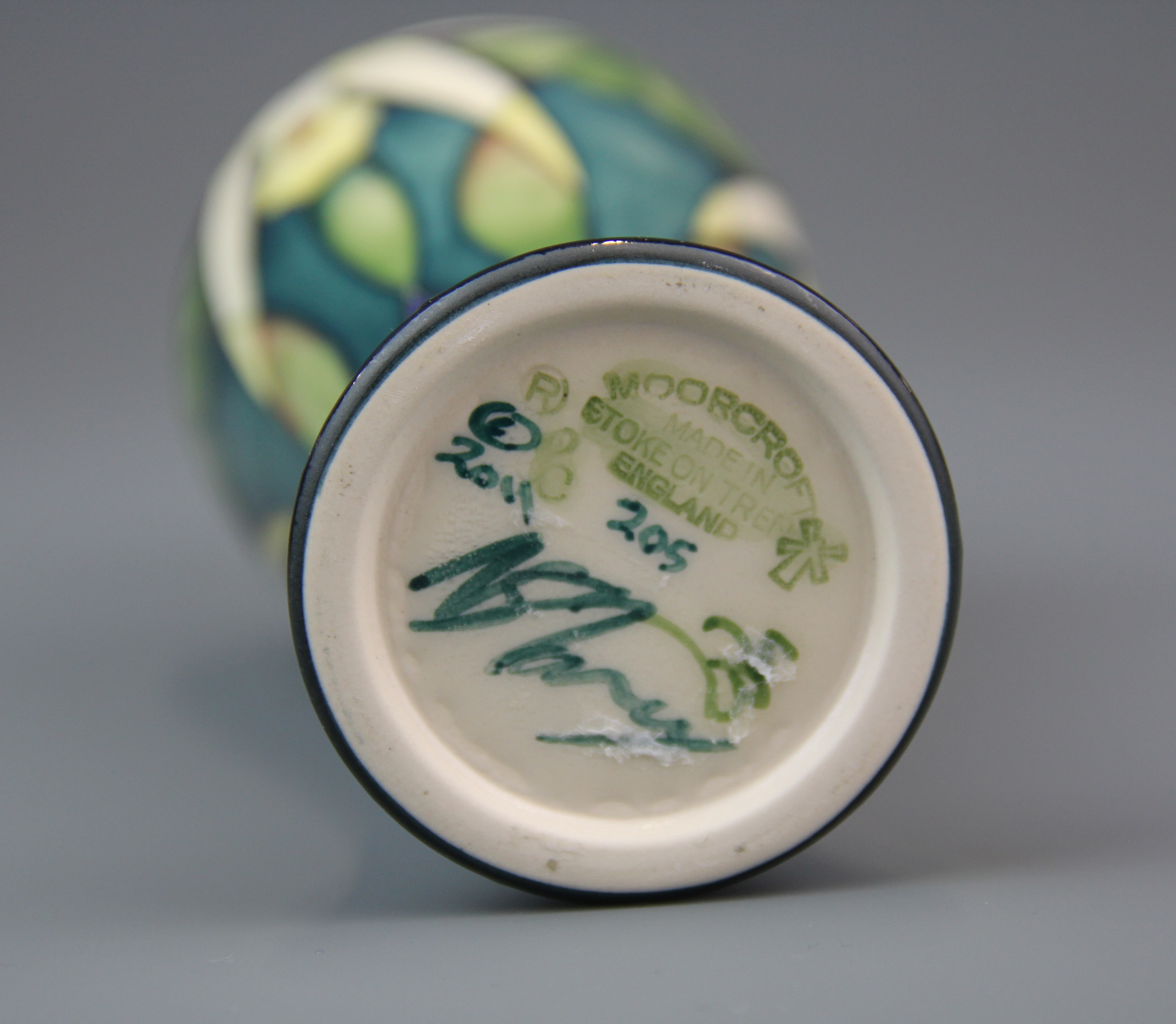 A Moorcroft 'Daffodil' pattern vase 2011, numbered 205 and signed by the artist (with box), H. - Image 3 of 4