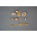 A small group of antique yellow metal and silver items.