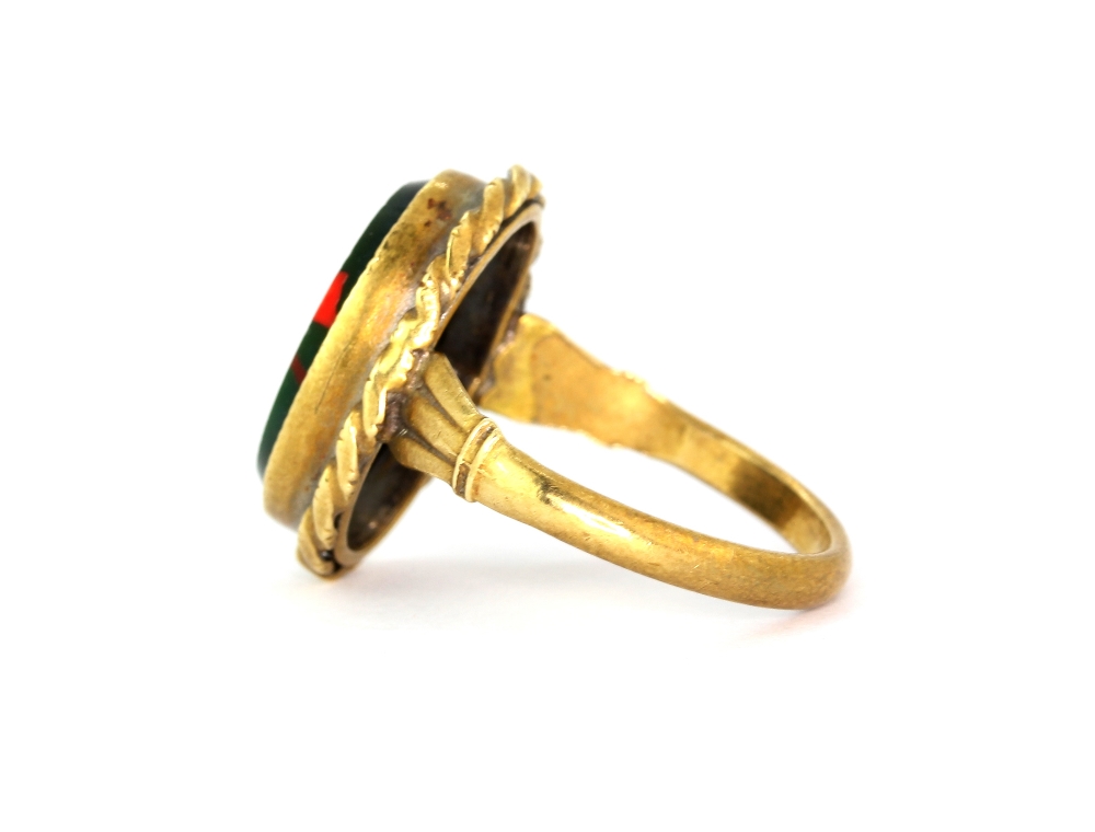 A 9ct yellow gold ring set with a large cabochon oval cut bloodstone, (M). - Bild 2 aus 2