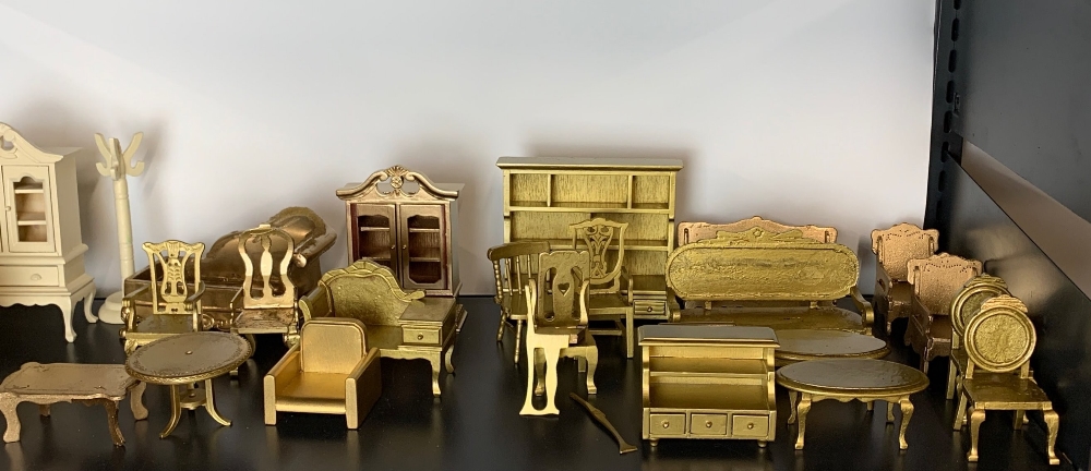 A large quantity of dolls house gilt and white painted wooden living room furniture. - Bild 3 aus 3