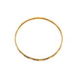 A hallmarked 9ct yellow gold bangle, Dia. 7cm. Engraving to inside. Approx. 9.3gr.